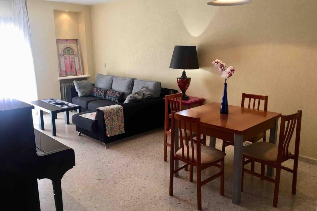Confortable-tranquilo apartamento junto al centro Málaga Esterno foto