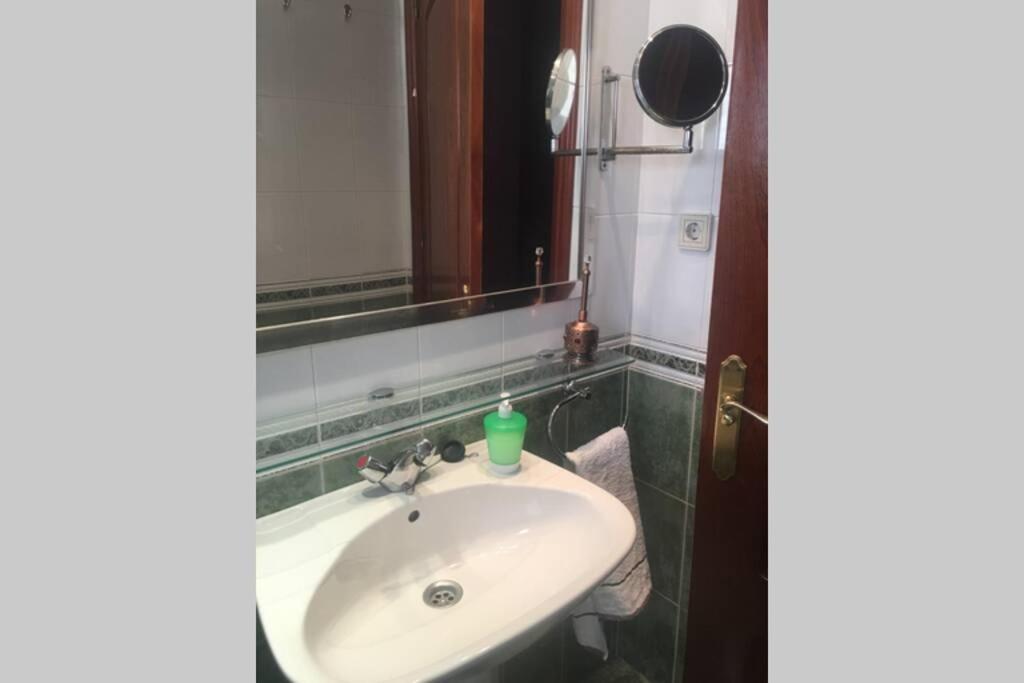 Confortable-tranquilo apartamento junto al centro Málaga Esterno foto